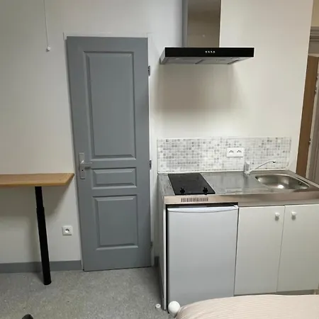 Studio Apartment *